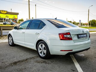 2018 Skoda Octavia III (A7) Рестайлинг, белый, 2050000 рублей, вид 5