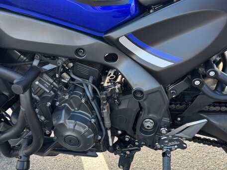 2021 Yamaha MT-09 (FZ-09), синий, 1000000 рублей, вид 2