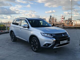 2021 Mitsubishi Outlander III Рестайлинг 3, серебристый, 2270000 рублей, вид 1