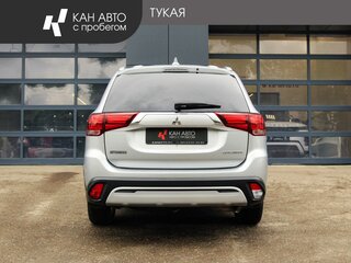 2019 Mitsubishi Outlander III Рестайлинг 3, серебристый, 1979800 рублей, вид 4