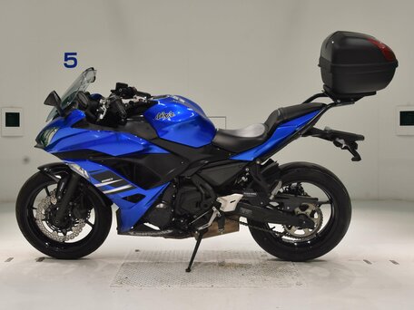 2018 Kawasaki Ninja 650, синий, 690000 рублей, вид 3