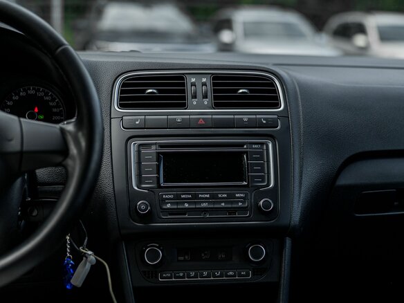 2014 Volkswagen Polo V, белый, 590000 рублей - вид 6