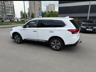 2021 Mitsubishi Outlander III Рестайлинг 3, белый, 3500000 рублей, вид 5