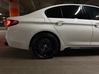 2020 BMW 5 серии 530d xDrive VII (G30/G31/G38), белый, 5000000 рублей, вид 4