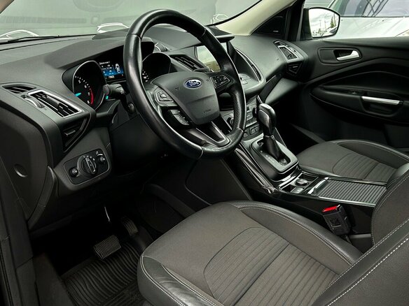 2018 Ford Kuga II Рестайлинг, чёрный, 1551300 рублей - вид 4
