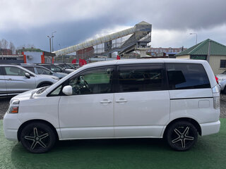2007 Toyota Voxy II (R70), белый, 870000 рублей, вид 4