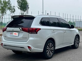 2022 Mitsubishi Outlander III Рестайлинг 3, белый, 2350008 рублей, вид 4