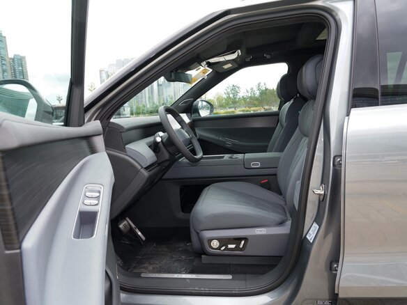 2026 Volkswagen ID.Era 9X 65.2 kWh, серебристый, 9998000 рублей - вид 27