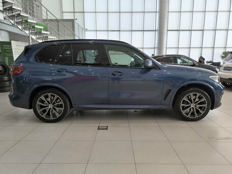 2019 BMW X5 30d IV (G05/G18), синий, 5750000 рублей, вид 4