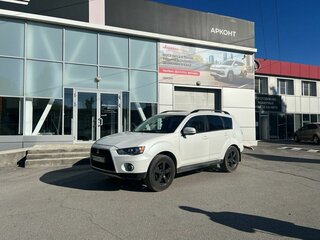 2011 Mitsubishi Outlander II Рестайлинг, белый, 1099000 рублей, вид 1