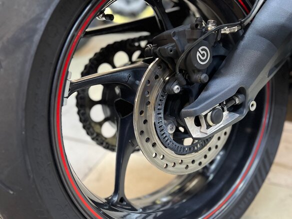2014 Triumph Daytona 675, белый - вид 3