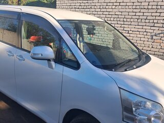 2007 Toyota Noah II (R70), белый, 1520000 рублей, вид 3