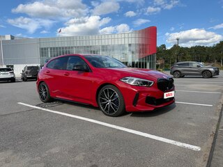 2022 BMW 1 серии M135i xDrive III (F40), красный, 4500000 рублей, вид 2