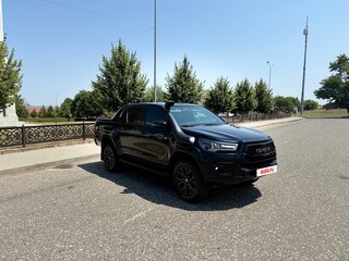 2022 Toyota Hilux VIII Рестайлинг 2, чёрный, 5650000 рублей, вид 2