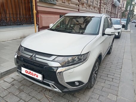 2021 Mitsubishi Outlander III Рестайлинг 3, белый, 2490000 рублей, вид 3