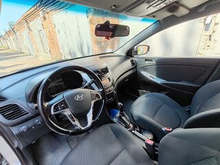 2014 Hyundai Solaris I Рестайлинг, серебристый, 1150000 рублей, вид 5