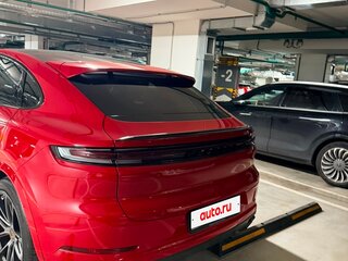 2023 Porsche Cayenne S Coupé III Рестайлинг, красный, 16000000 рублей, вид 3