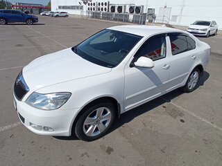 2012 Skoda Octavia II (A5) Рестайлинг, белый, 1250000 рублей, вид 2