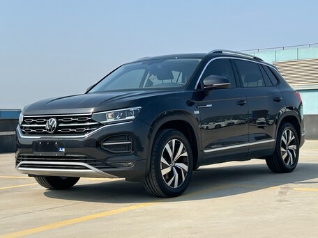 2022 Volkswagen Tayron I, чёрный, 2371000 рублей, вид 1