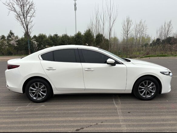 2021 Mazda 3 Axela IV (BP), белый, 1400000 рублей - вид 8