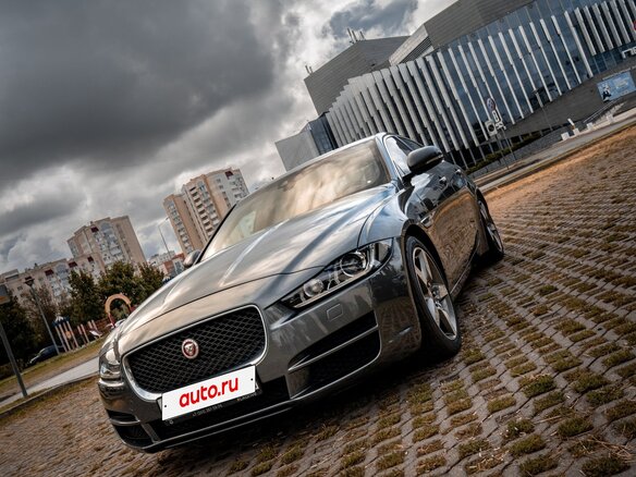 2016 Jaguar XE EcoBoost I, серый, 1399000 рублей - вид 4
