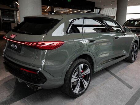 2026 Audi Q5 L III (GU), зелёный, 8200000 рублей, вид 3