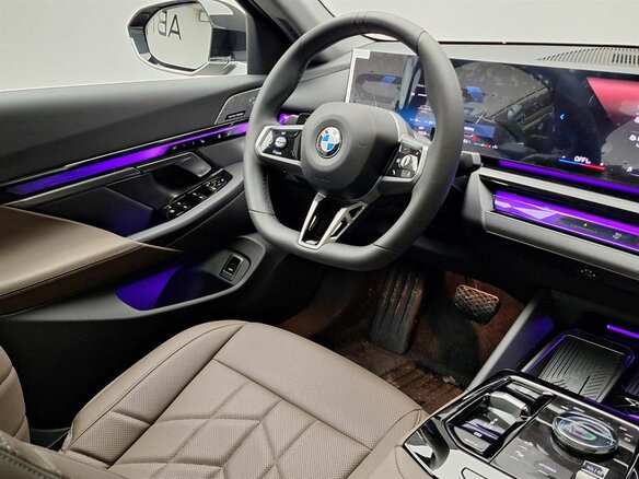 2025 BMW 5 серии Long 530Li xDrive VIII (G60/G61/G68), чёрный, 8450000 рублей - вид 8
