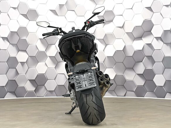 2024 Ducati Diavel V4, чёрный - вид 5
