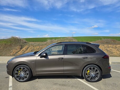 2015 Porsche Cayenne S Diesel II Рестайлинг (958), коричневый, 4700000 рублей, вид 2