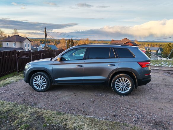 2020 Skoda Kodiaq I, серый - вид 6