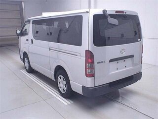 2020 Toyota HiAce H200 Рестайлинг, серебристый, 3850000 рублей, вид 2