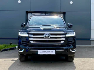 2025 Toyota Land Cruiser 300 Series, чёрный, 16000000 рублей, вид 2