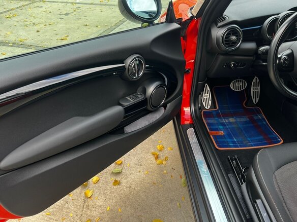 2020 Mini Hatch Cooper III (F55/F56) Рестайлинг, оранжевый, 2000000 рублей - вид 10