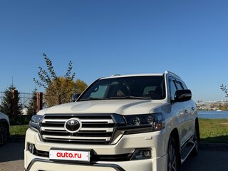 2017 Toyota Land Cruiser 200 Series Рестайлинг 2, белый, 6490000 рублей, вид 1