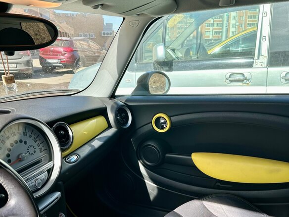 2007 Mini Hatch One II (R56), жёлтый, 800000 рублей - вид 7