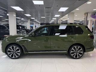 2025 BMW X7 40d I (G07) Рестайлинг, зелёный, 15495000 рублей, вид 4