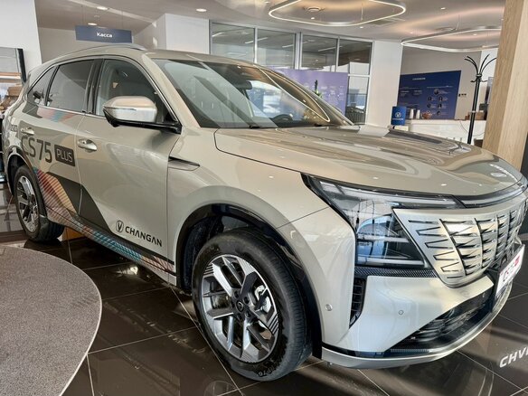 2025 Changan CS75 Plus IV, золотистый, 4339900 рублей - вид 1