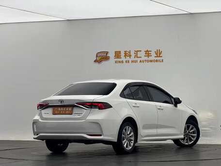 2022 Toyota Corolla XII (E210), белый, 1560000 рублей, вид 3