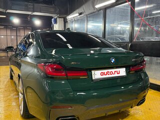 2020 BMW 5 серии M550i xDrive VII (G30/G31/G38) Рестайлинг, зелёный, 8500000 рублей, вид 4