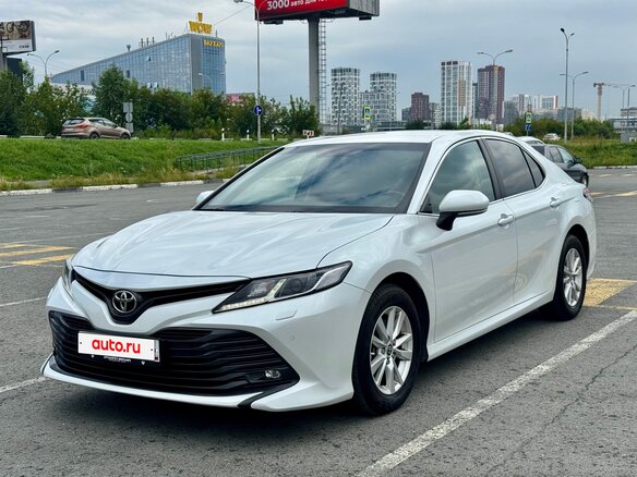 2020 Toyota Camry VIII (XV70), белый, 2890000 рублей