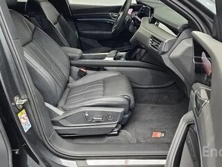 2024 Audi SQ8 e-tron, чёрный, 11830000 рублей, вид 5