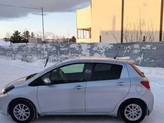 2016 Toyota Vitz III (XP130) Рестайлинг, серый, 810000 рублей, вид 4
