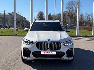 2020 BMW X5 40i IV (G05/G18), белый, 7150000 рублей, вид 3