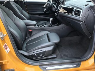 2018 BMW 1 серии 118i III (F52), золотистый, 1590000 рублей, вид 4