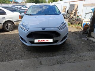 2016 Ford Fiesta Mk6 Рестайлинг, белый, 950000 рублей, вид 2
