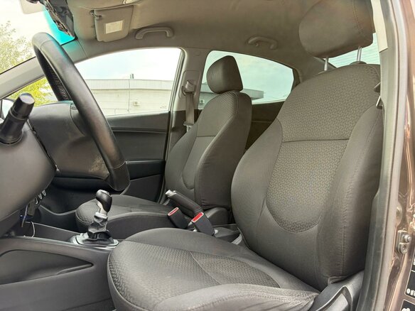 2015 Kia Rio III Рестайлинг, коричневый, 700000 рублей - вид 8