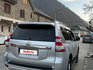 2014 Toyota Land Cruiser Prado 150 Series Рестайлинг 1, серебристый, 3100000 рублей, вид 3
