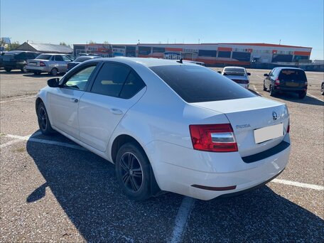 2017 Skoda Octavia III (A7) Рестайлинг, белый, 1200000 рублей, вид 4