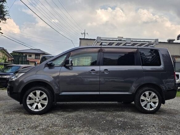 2018 Mitsubishi Delica D:5 I, серый - вид 1