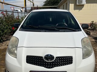 2007 Toyota Yaris II, белый, 400000 рублей, вид 2